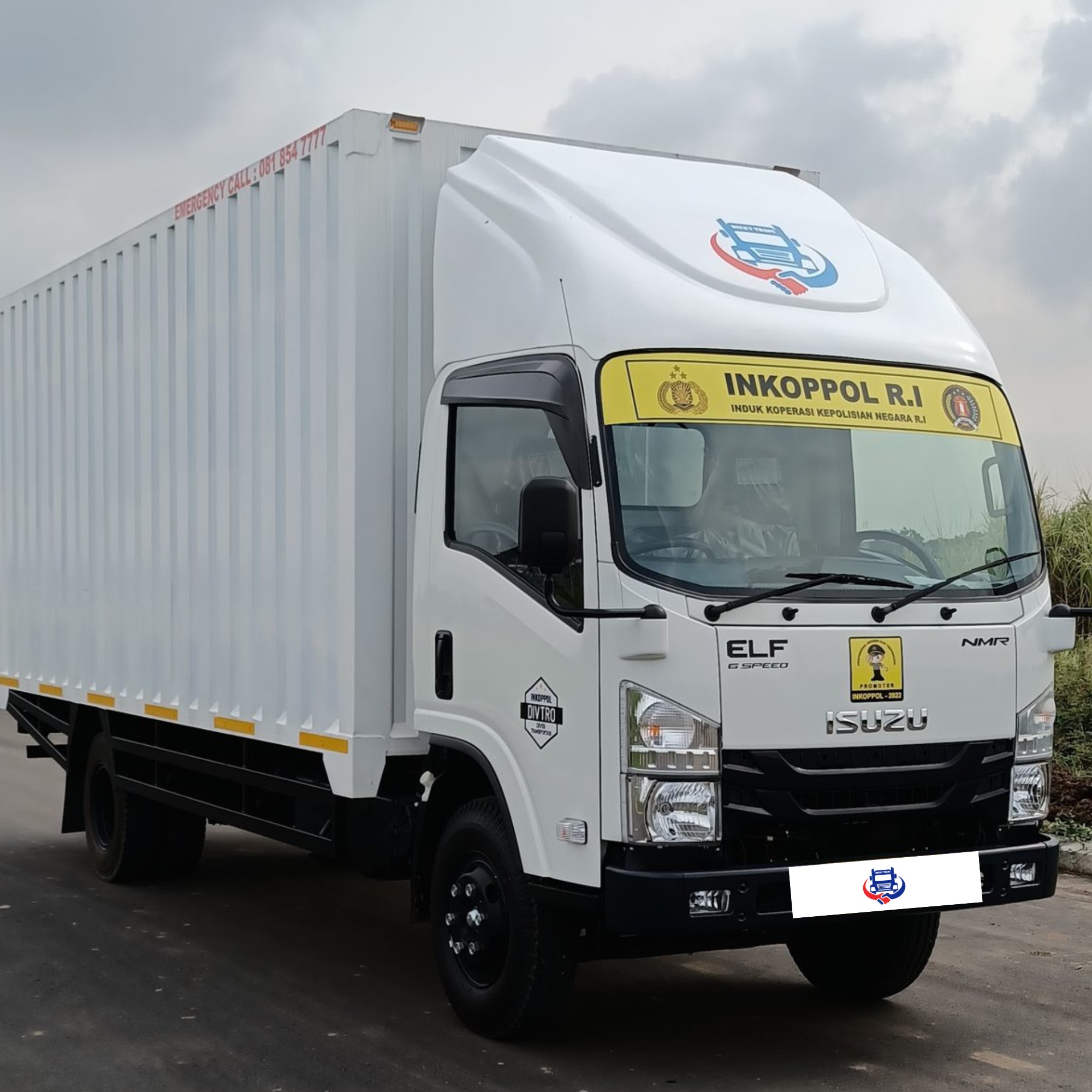 Armada box truck INKOPPOL R.I Rizky Transindo siap melayani pengiriman antar pulau